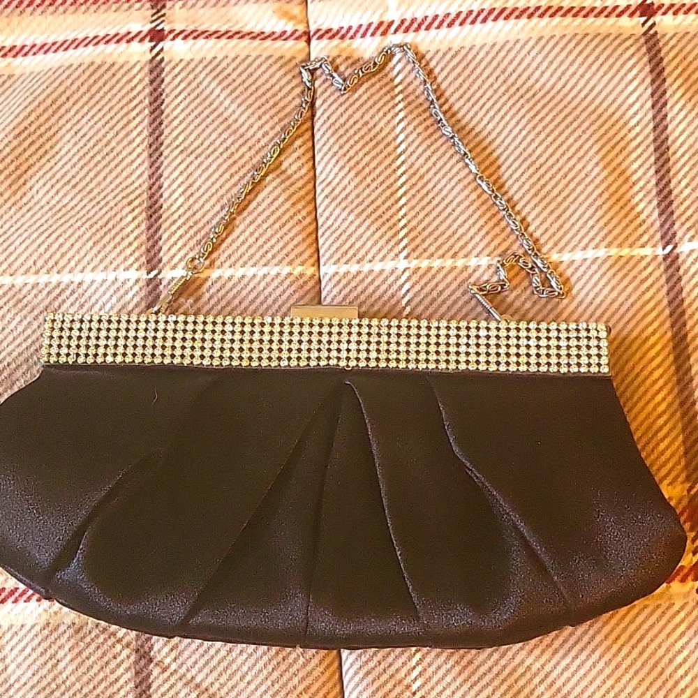 Black clutch